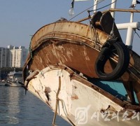 입항하던 어선과 항해 중이던 화물선 ‘충돌’