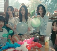 뉴진스, 신곡 '버블 검' 뮤직비디오 공개…티없는 복고감성 눈길