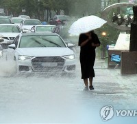 호우경보 발효된 광양에서 차량 고립…탑승객 4명 구조